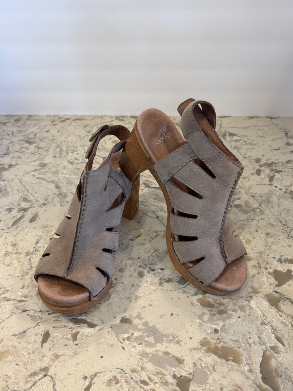 Dansko Demetra Sandals Taupe Milled Nubuck Leather Chunky Wood Heels 37